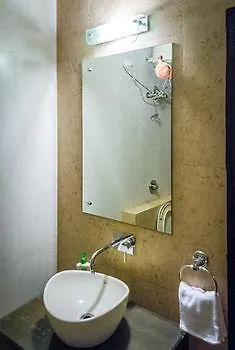 Oyo 357 Amazing Suites Gurgáon 3*,
