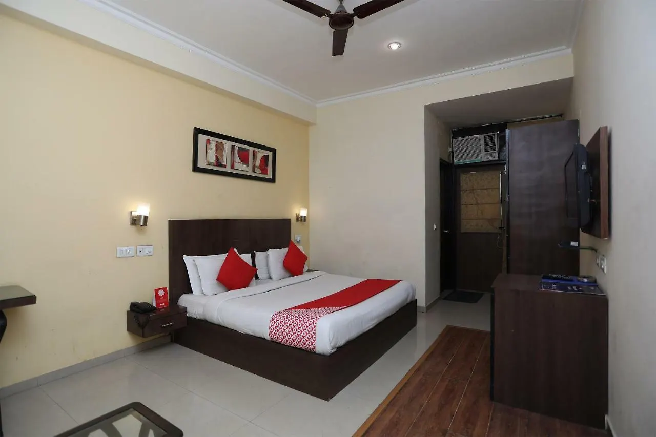 Oyo 357 Amazing Suites Gurgáon 3*,  Indie
