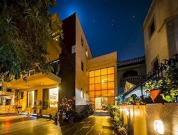 Oyo 357 Amazing Suites Gurgaon Hotel