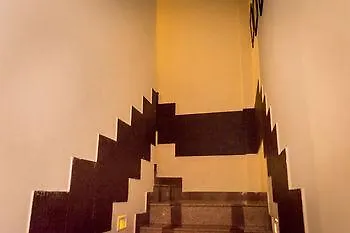Hotel Oyo 357 Amazing Suites Gurgaon
