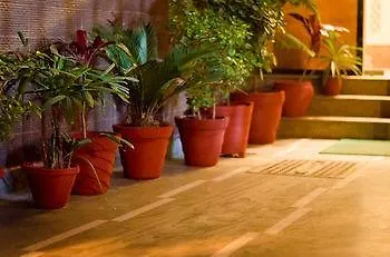 Oyo 357 Amazing Suites Gurgaon 3*,