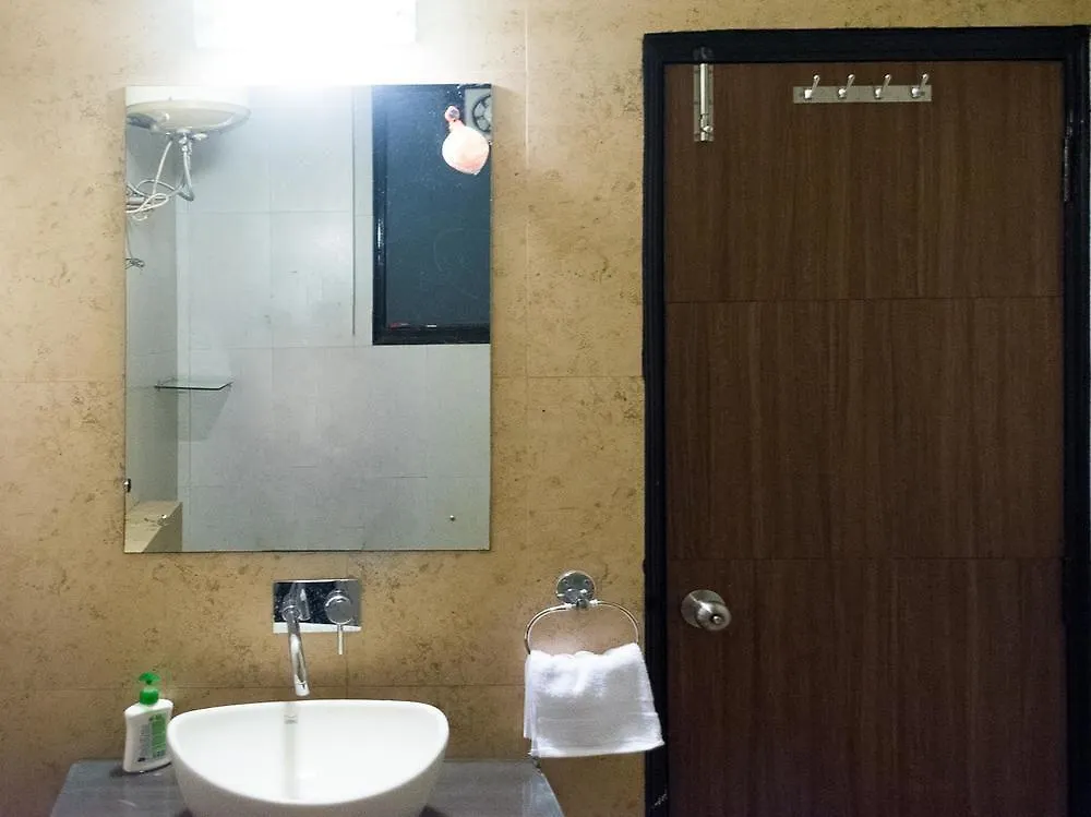 Oyo 357 Amazing Suites Gurgaon Hotel
