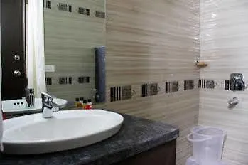 Oyo 357 Amazing Suites Gurgaon 3*,  Índia