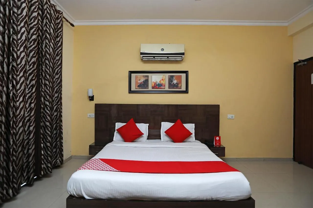 Oyo 357 Amazing Suites Gurgaon 3*,